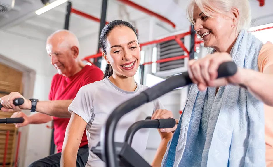 exercise physiologist working with client